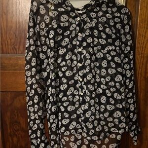 Aeropostale Black and White Skull Print Shirt